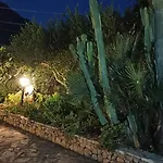 Indipendente Con Patio Giardino E Parcheggio