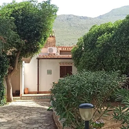 Indipendente Con Patio Giardino E Parcheggio Holiday home Castelluzzo