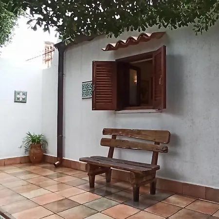 Indipendente Con Patio Giardino E Parcheggio Castelluzzo