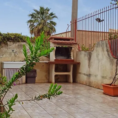 Indipendente Con Patio Giardino E Parcheggio * Castelluzzo