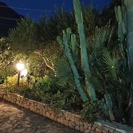Indipendente Con Patio Giardino E Parcheggio