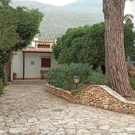 Indipendente Con Patio Giardino E Parcheggio *
