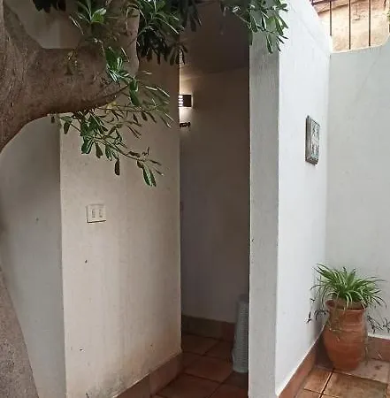 Indipendente Con Patio Giardino E Parcheggio *
