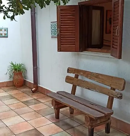 Indipendente Con Patio Giardino E Parcheggio Castelluzzo