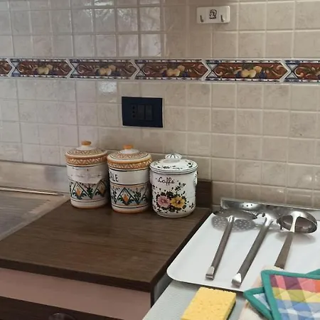 Dom wakacyjny Indipendente Con Patio Giardino E Parcheggio